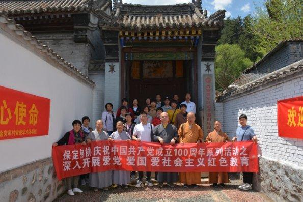 吃西餐时，喝掉柠檬水还不算丢人，但让服务员看到这会一脸坏笑